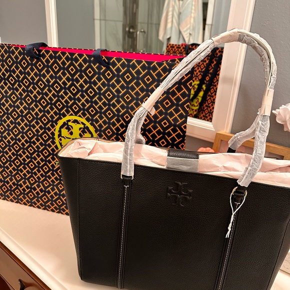 Tory Burch Handbags - NWT Tory Burch bag ✨💫